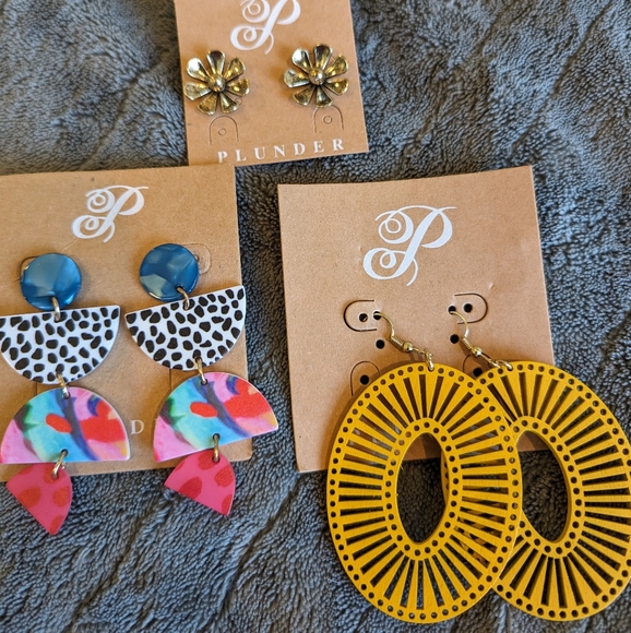 3 new pairs of earrings from Plunder. Yellow, gold and 80's. - Picture 1 of 7